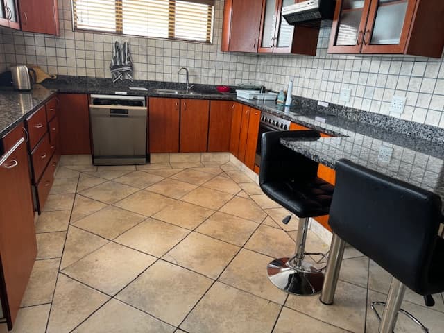 Image 4 of 6