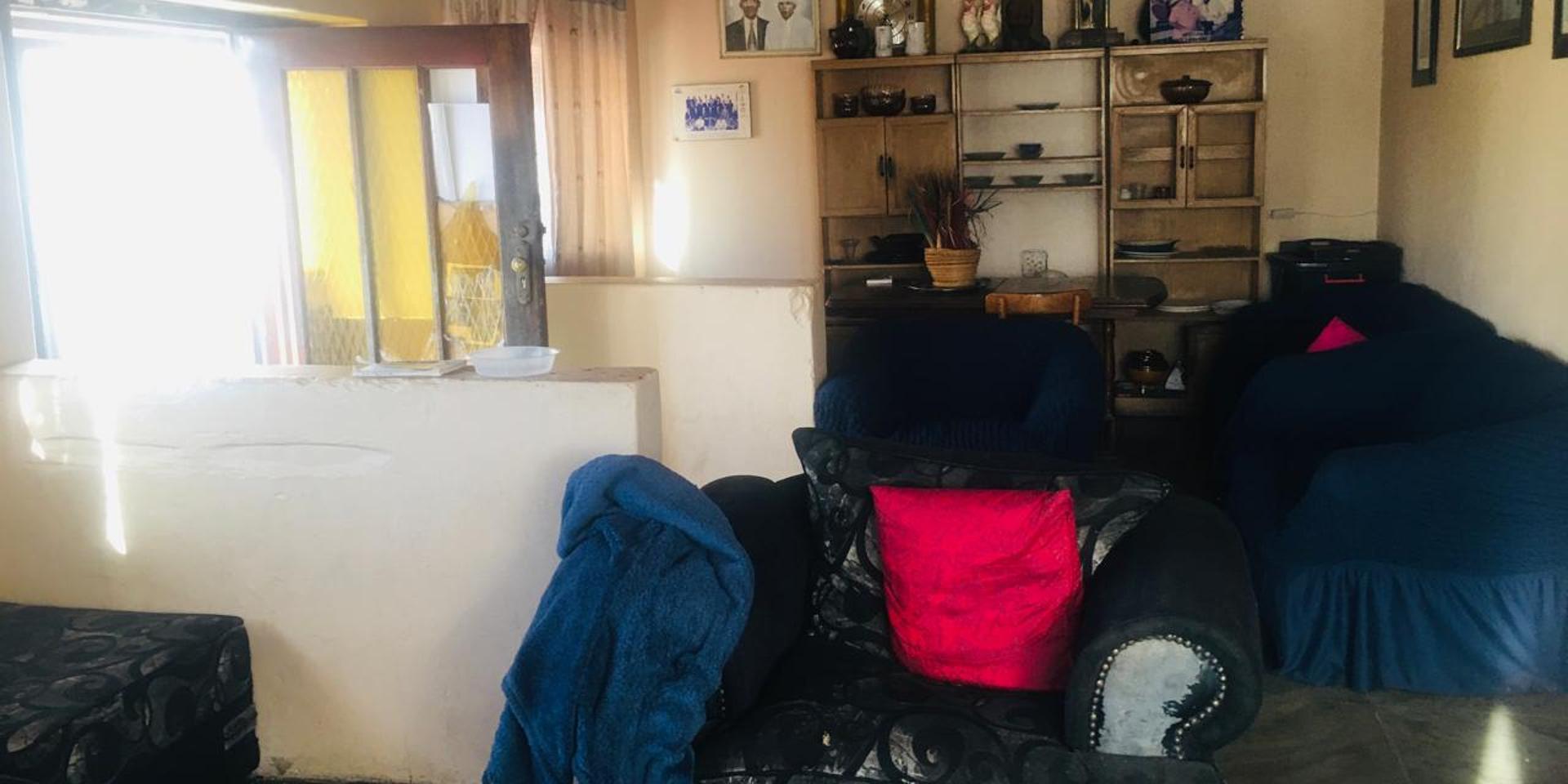 Image 4 of 6