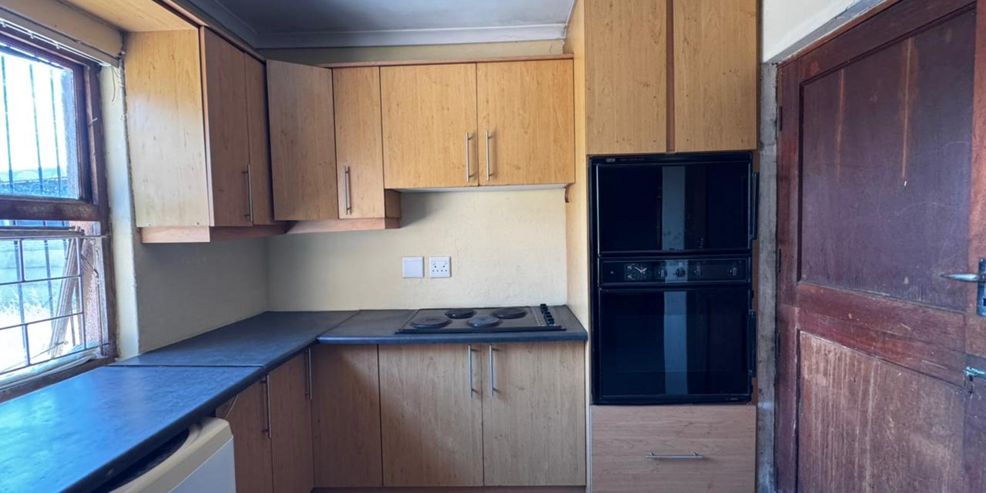 Image 4 of 6