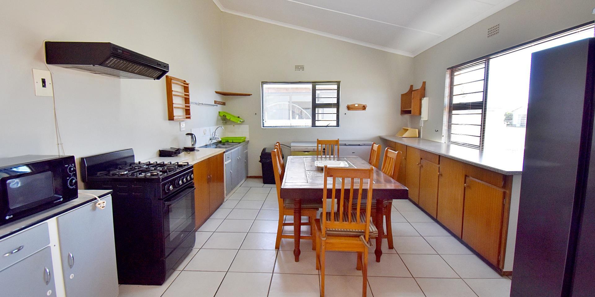 Image 4 of 6