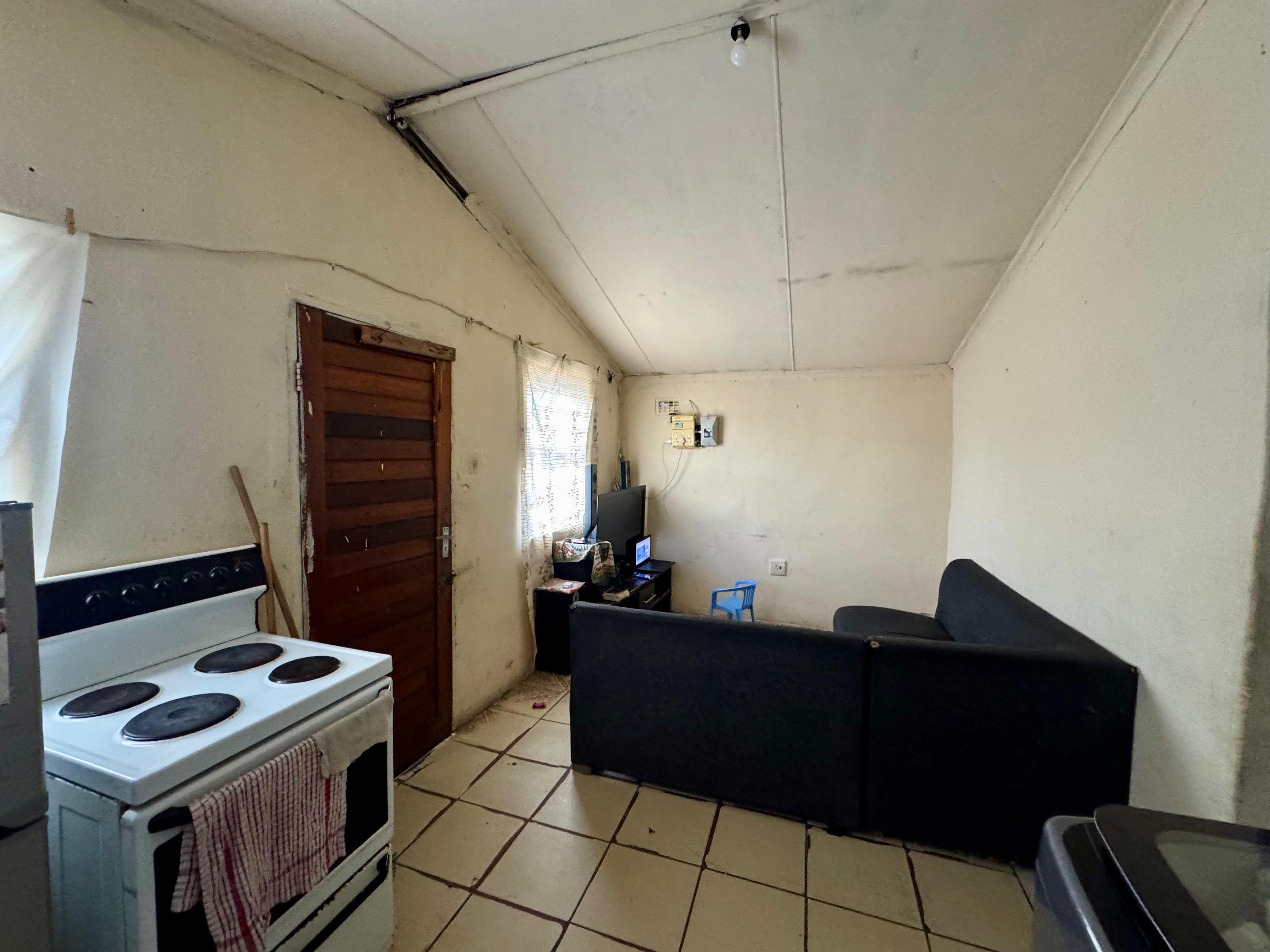 Image 4 of 6