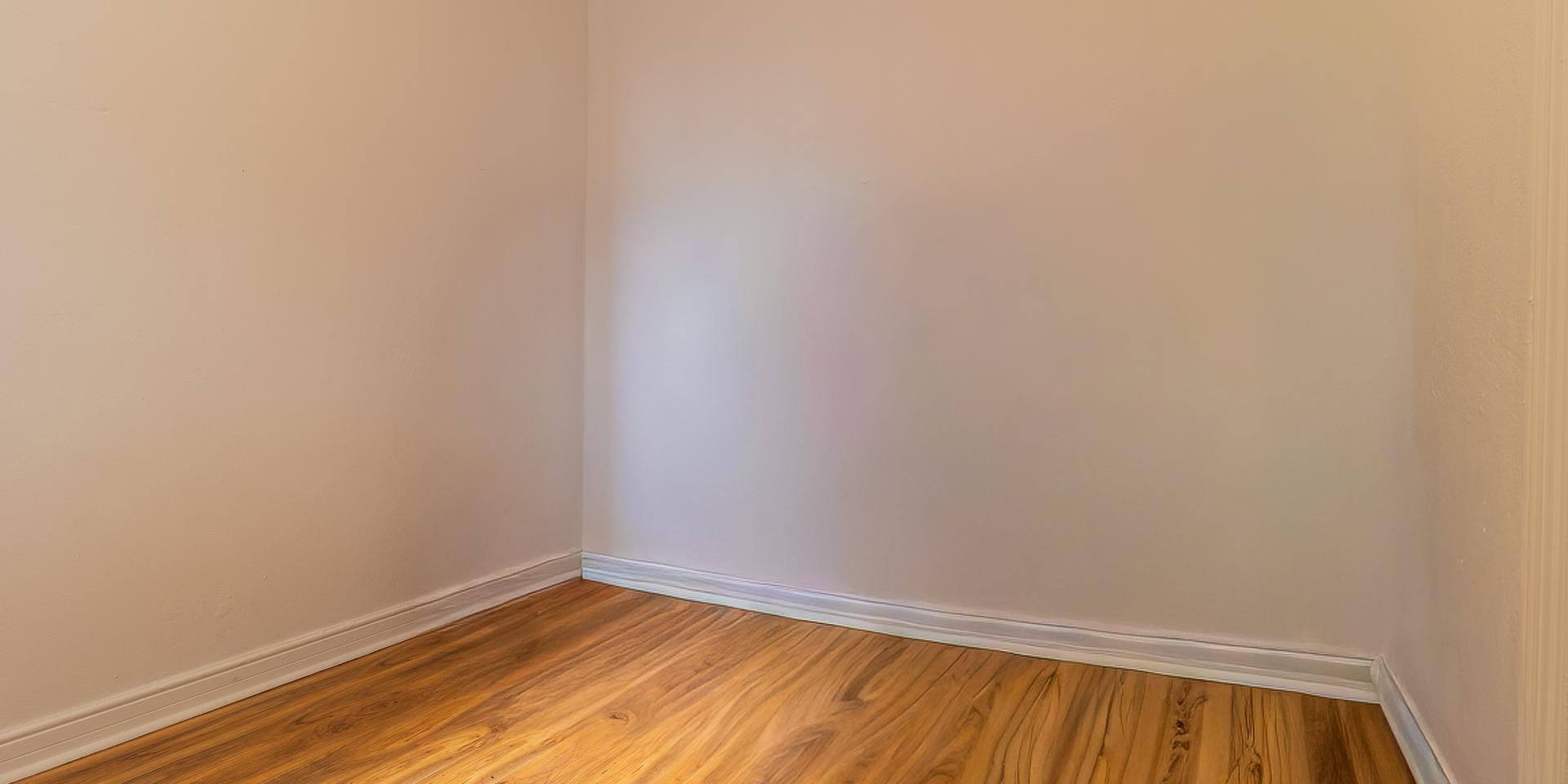 Image 4 of 6