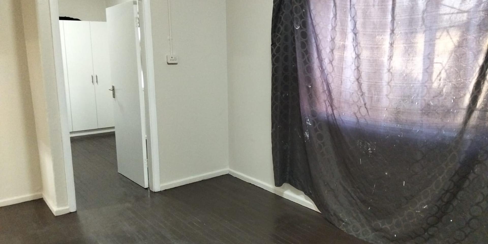 Image 3 of 6