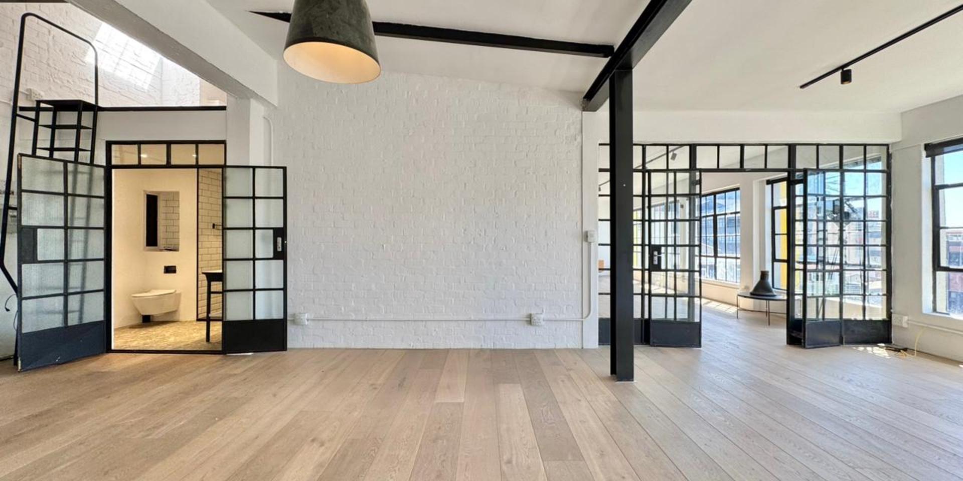 Image 2 of 6