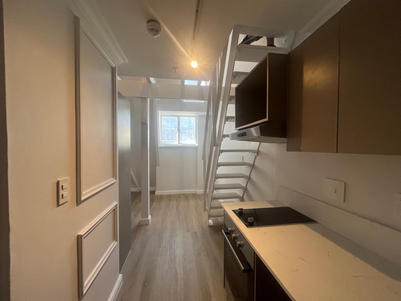 Image 4 of 6