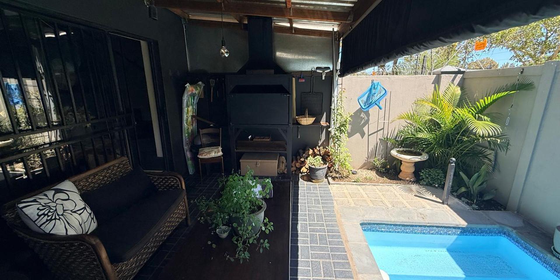 Image 2 of 6