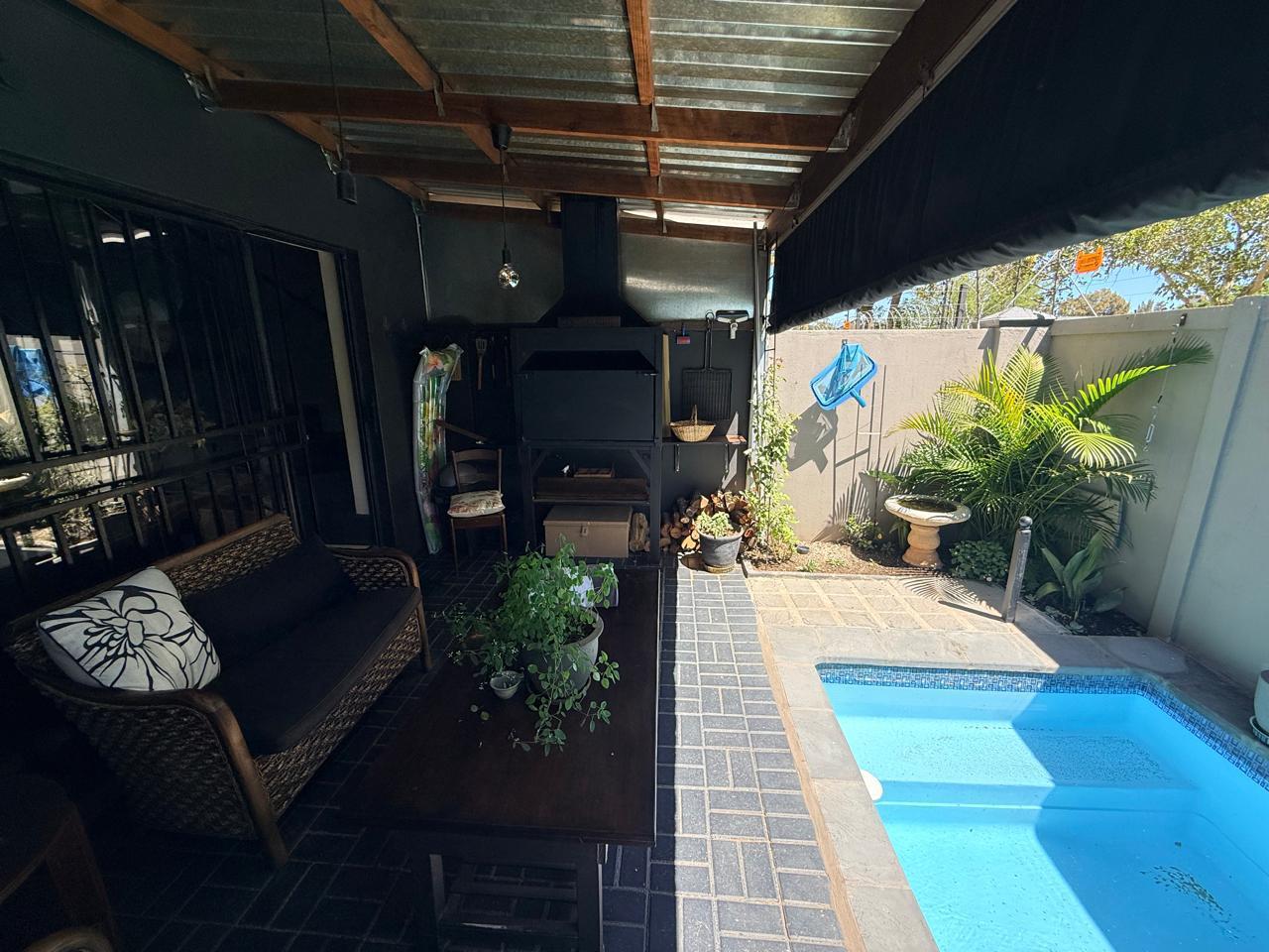 Image 2 of 6