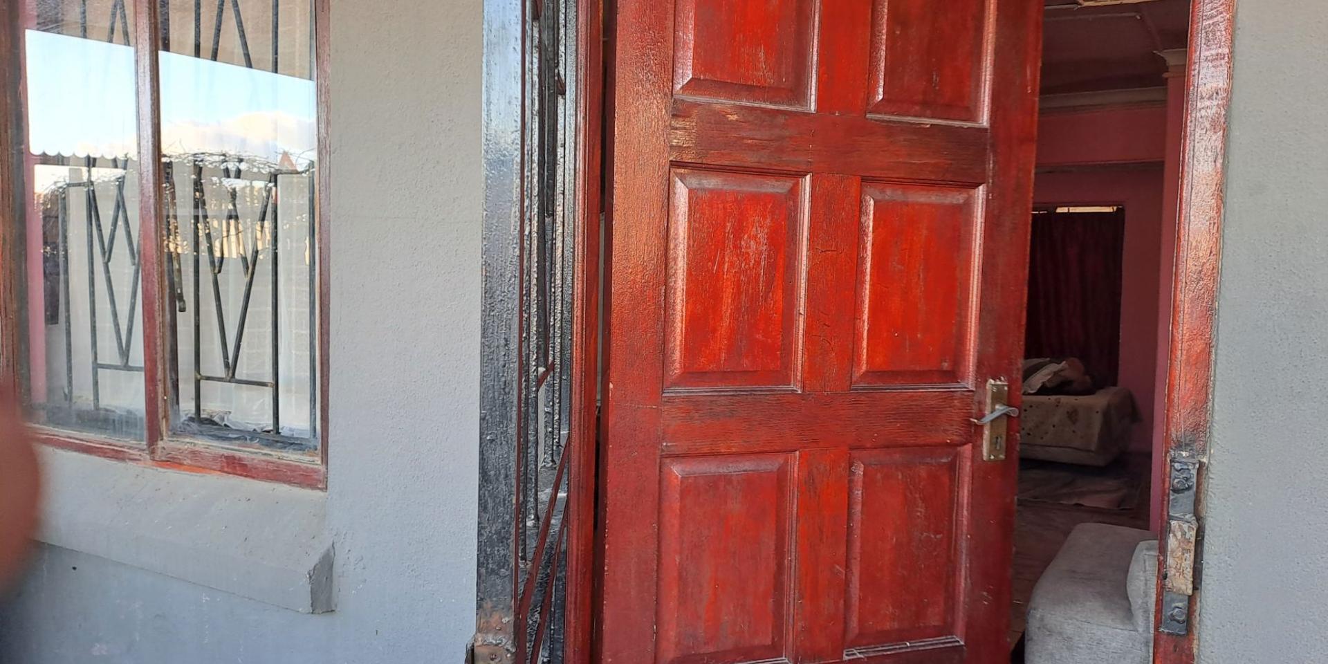 Image 3 of 6