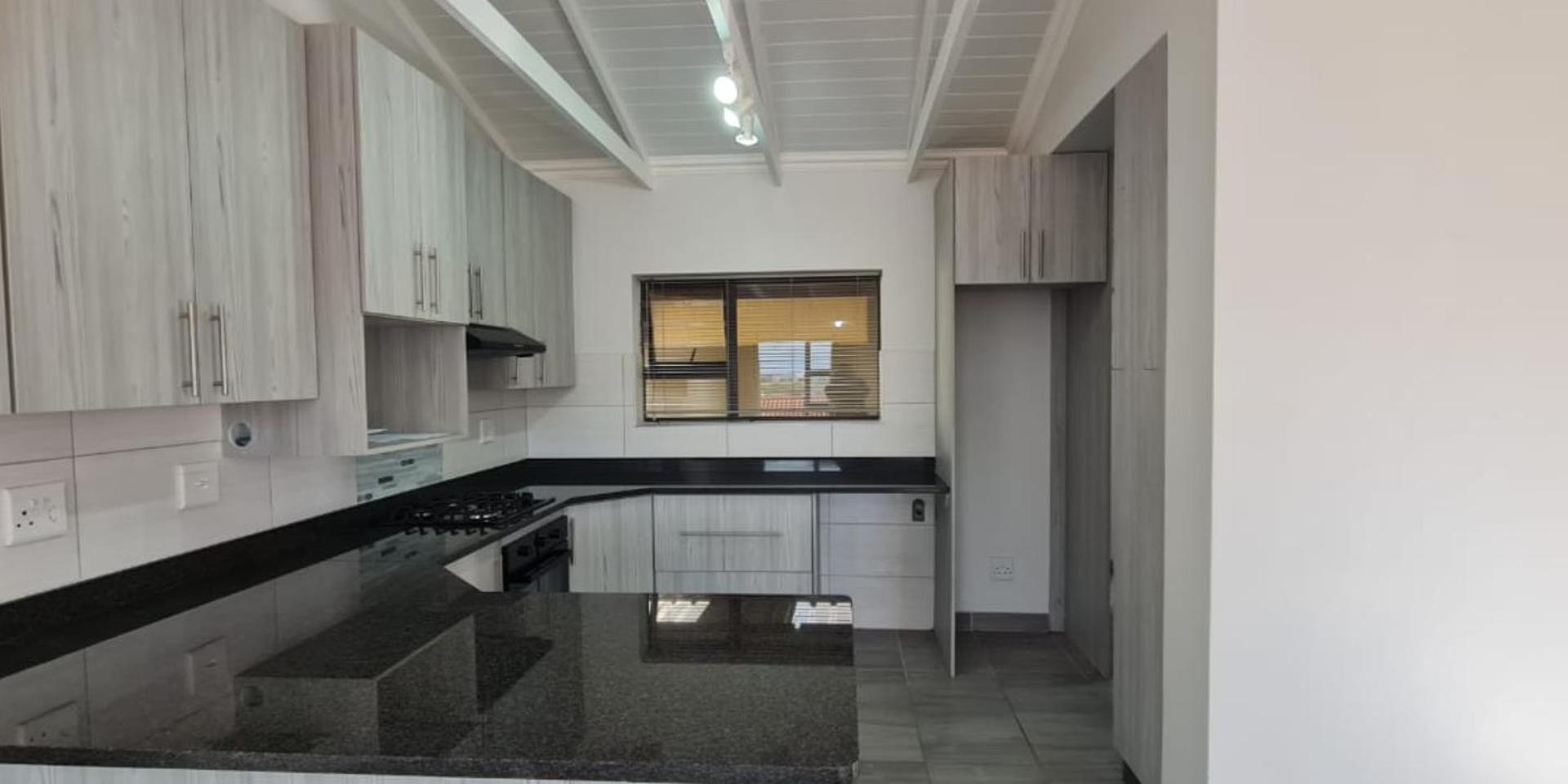 Image 4 of 6