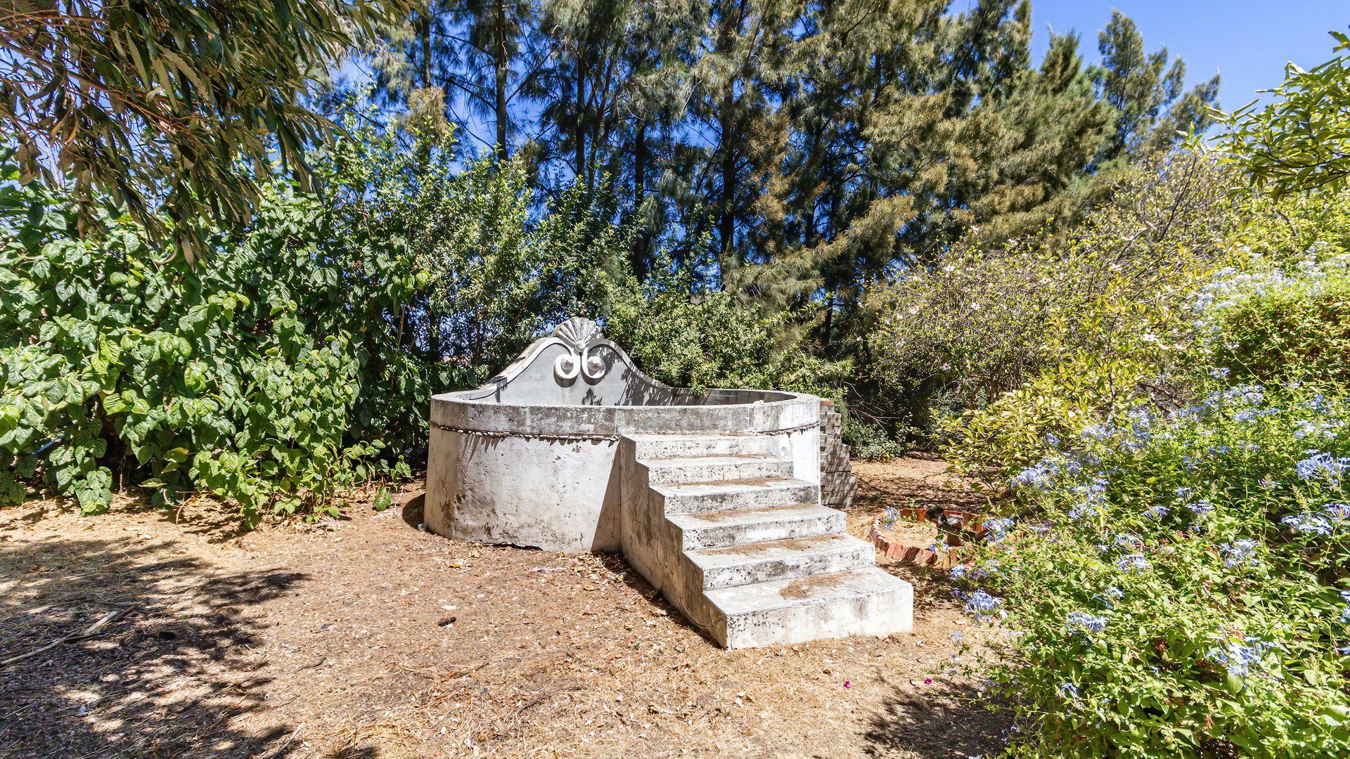 Image 2 of 6