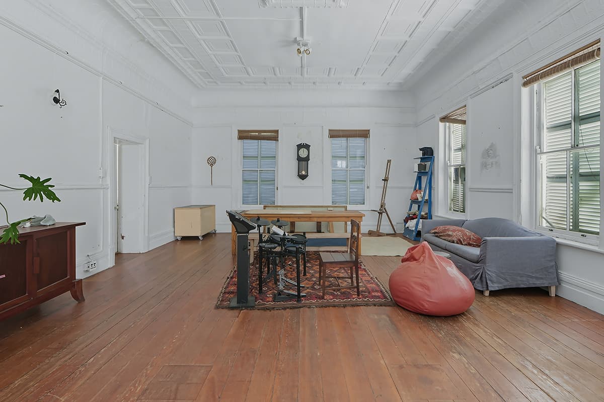 Image 5 of 6