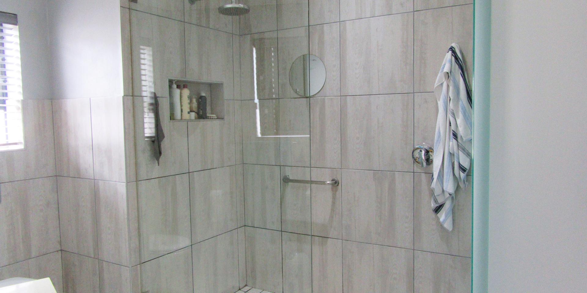 Image 4 of 6