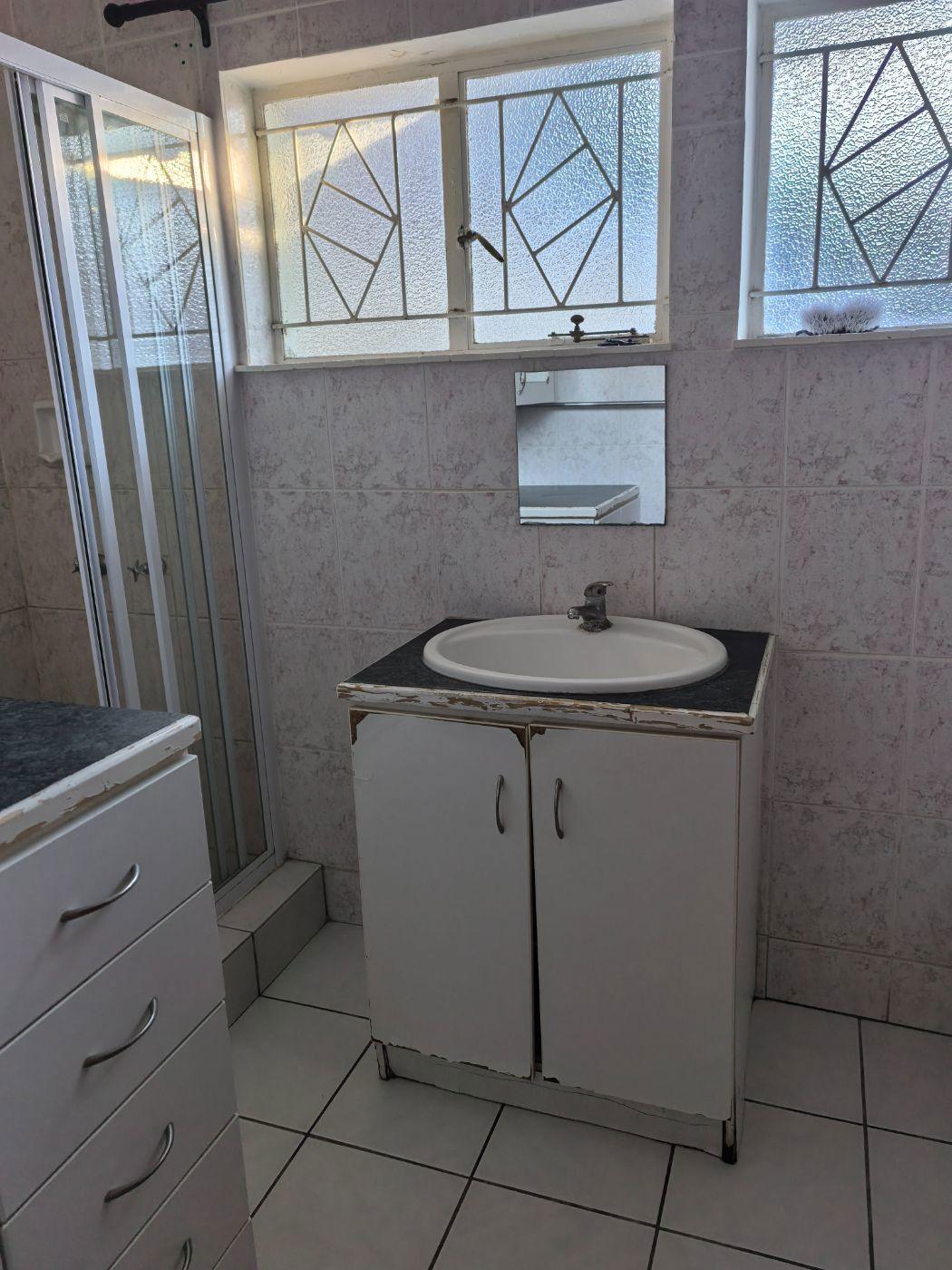 Image 4 of 6