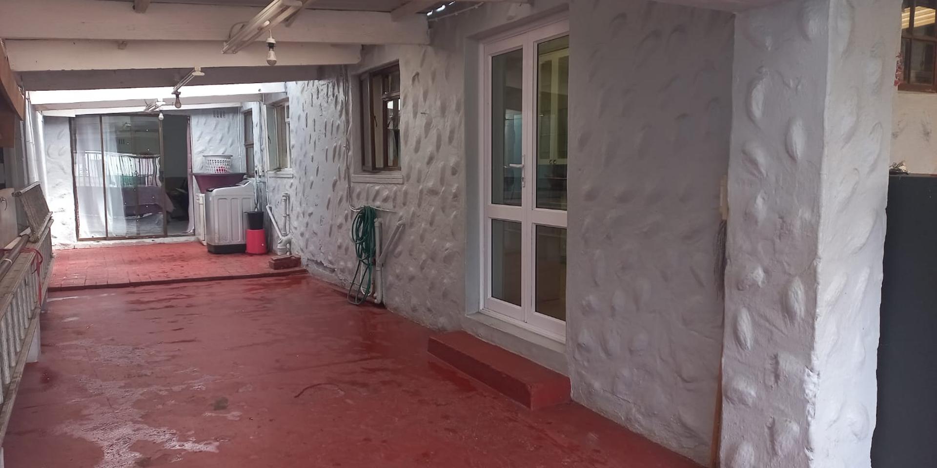 Image 4 of 6