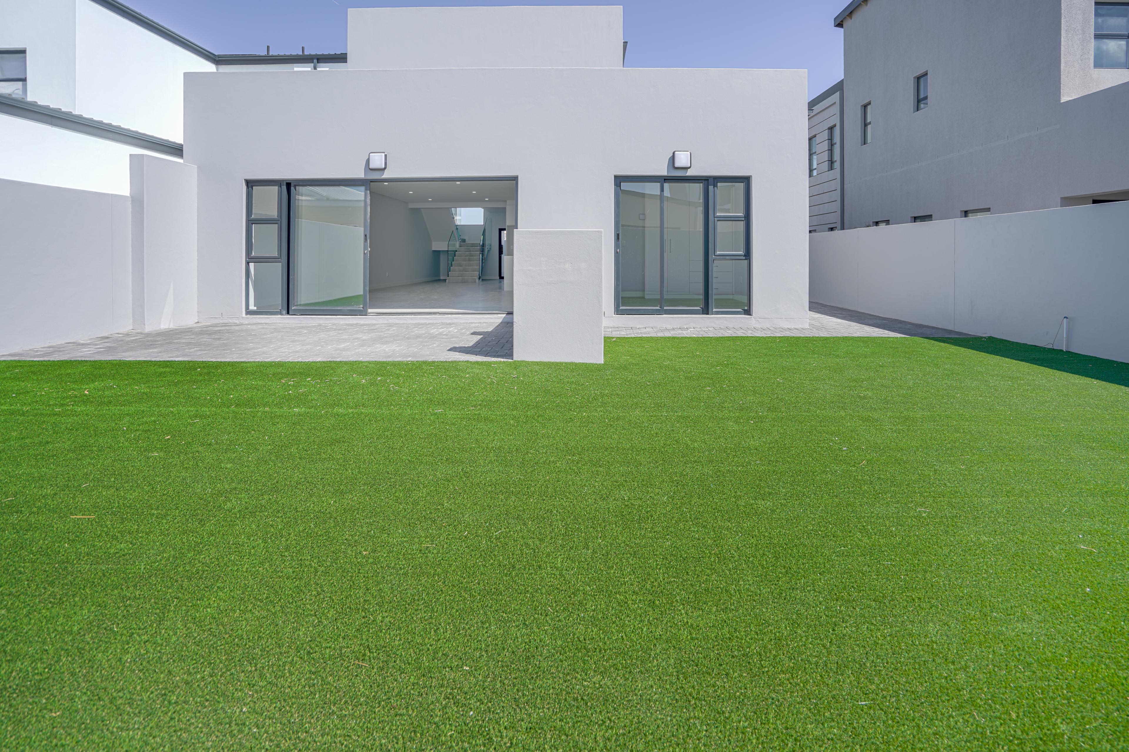 Image 4 of 6