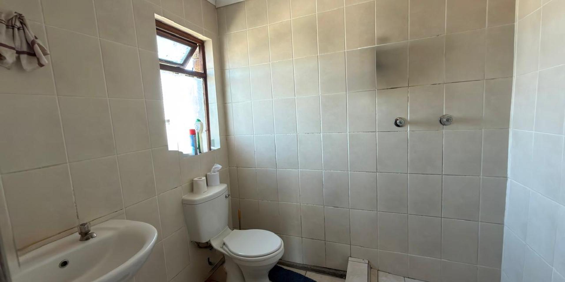 Image 4 of 6
