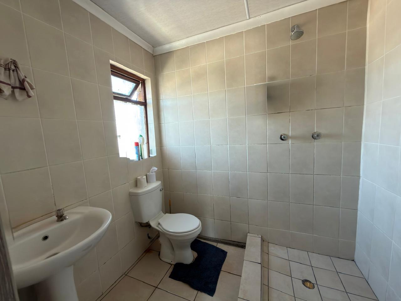 Image 4 of 6
