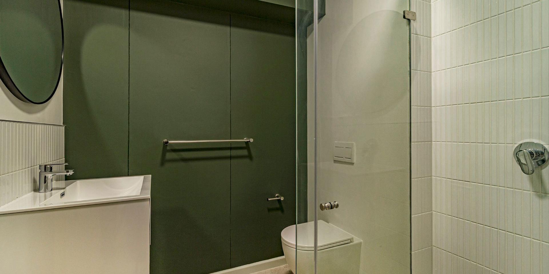 Image 4 of 6