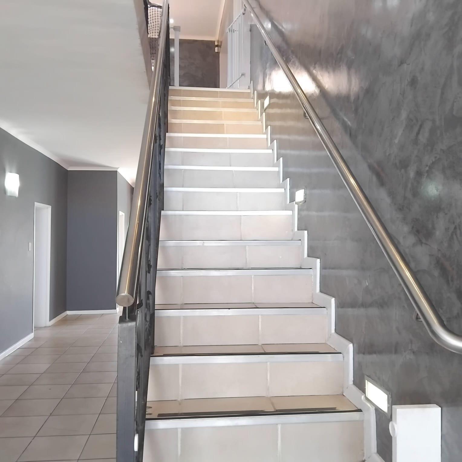 Image 4 of 6