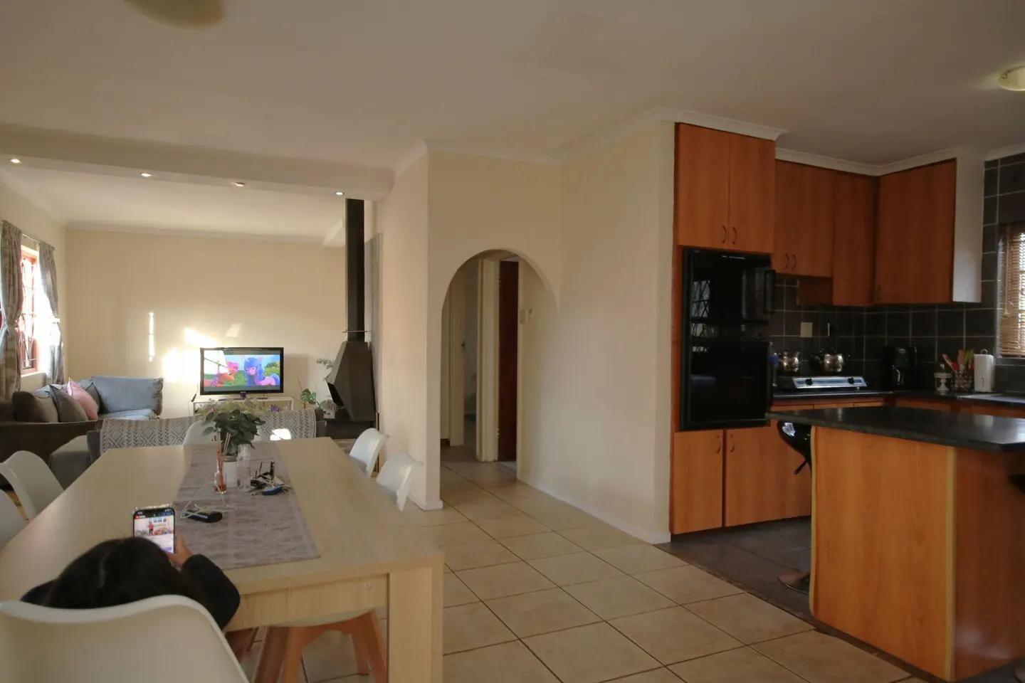Image 4 of 6
