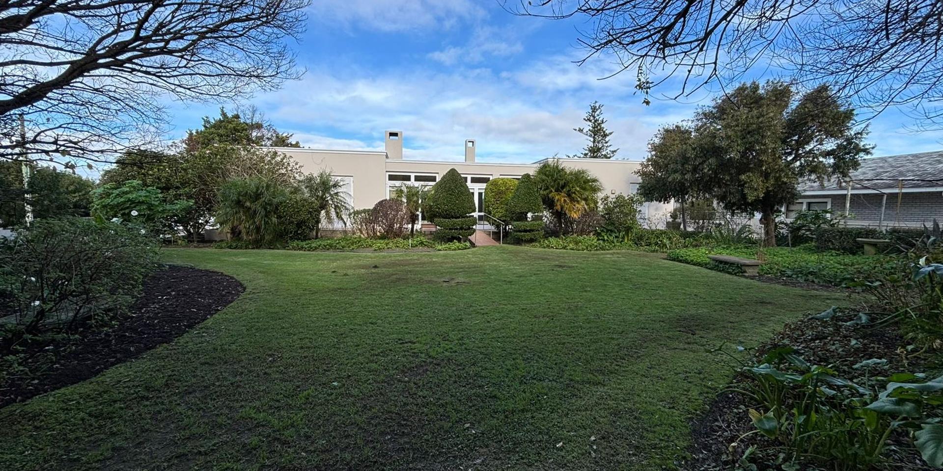 Image 4 of 6