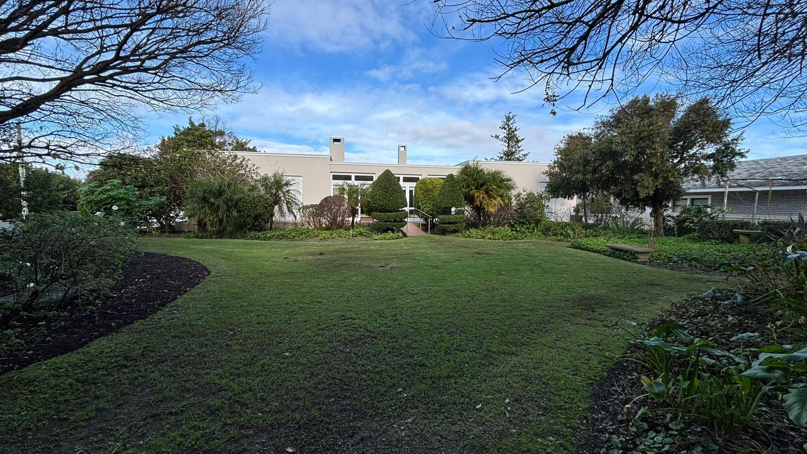 Image 4 of 6