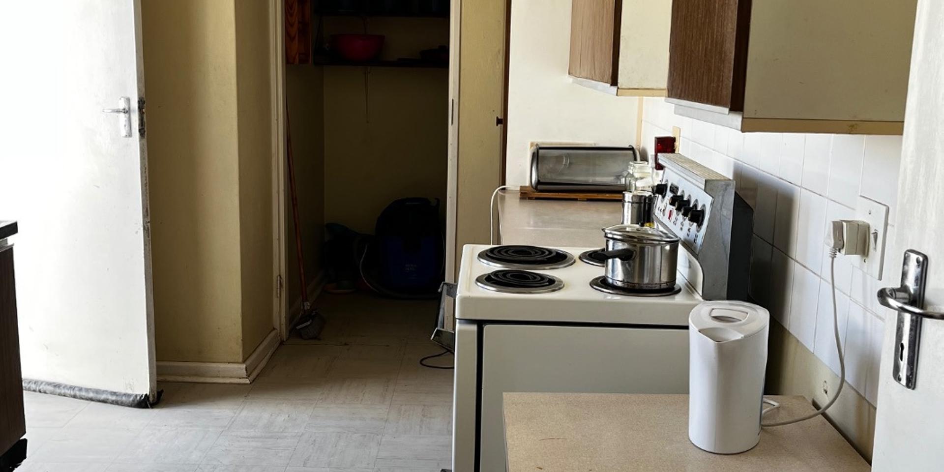Image 4 of 6