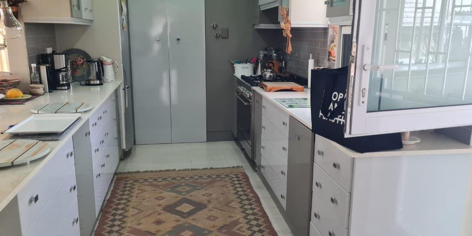 Image 2 of 6