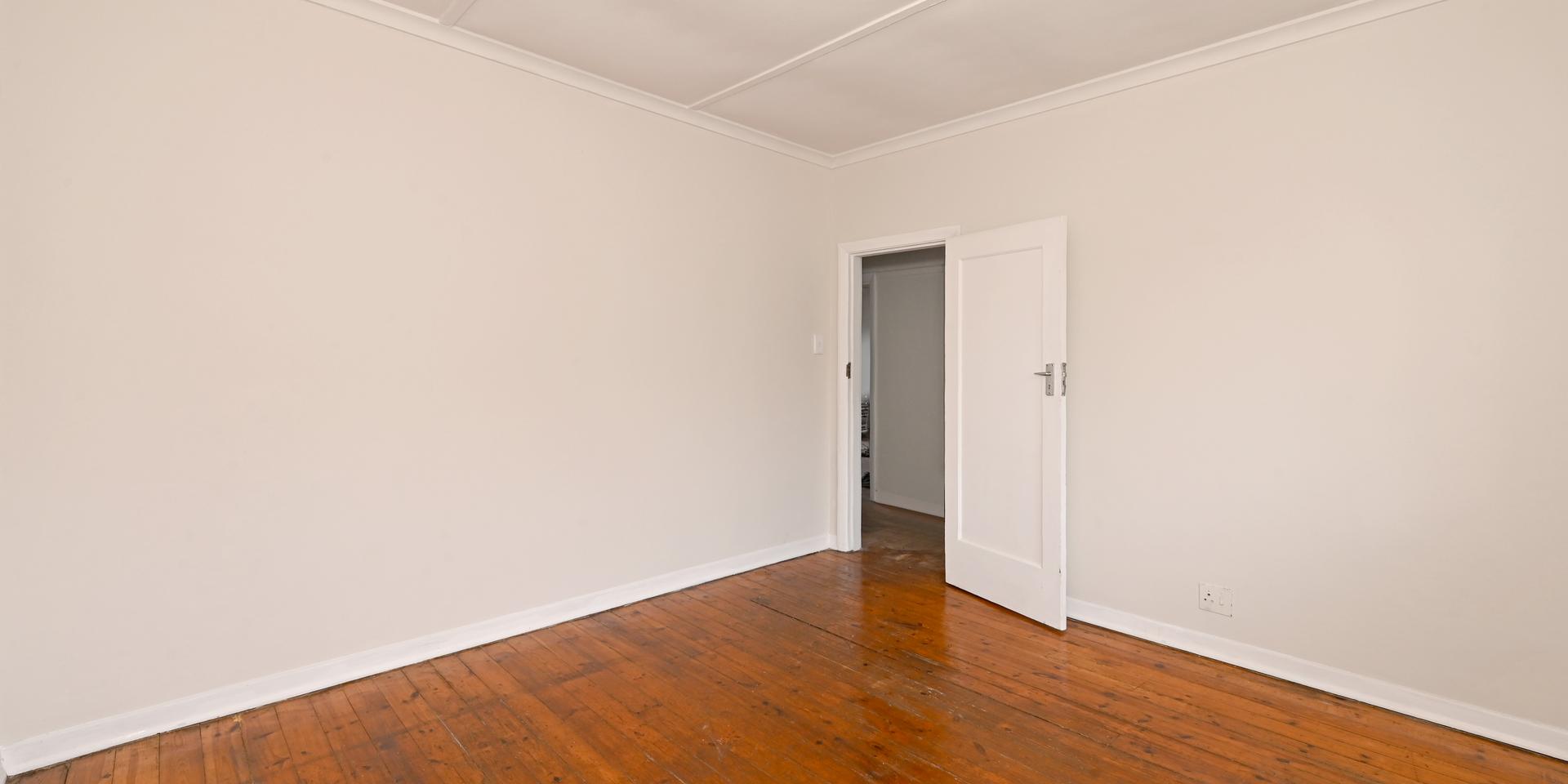 Image 4 of 6