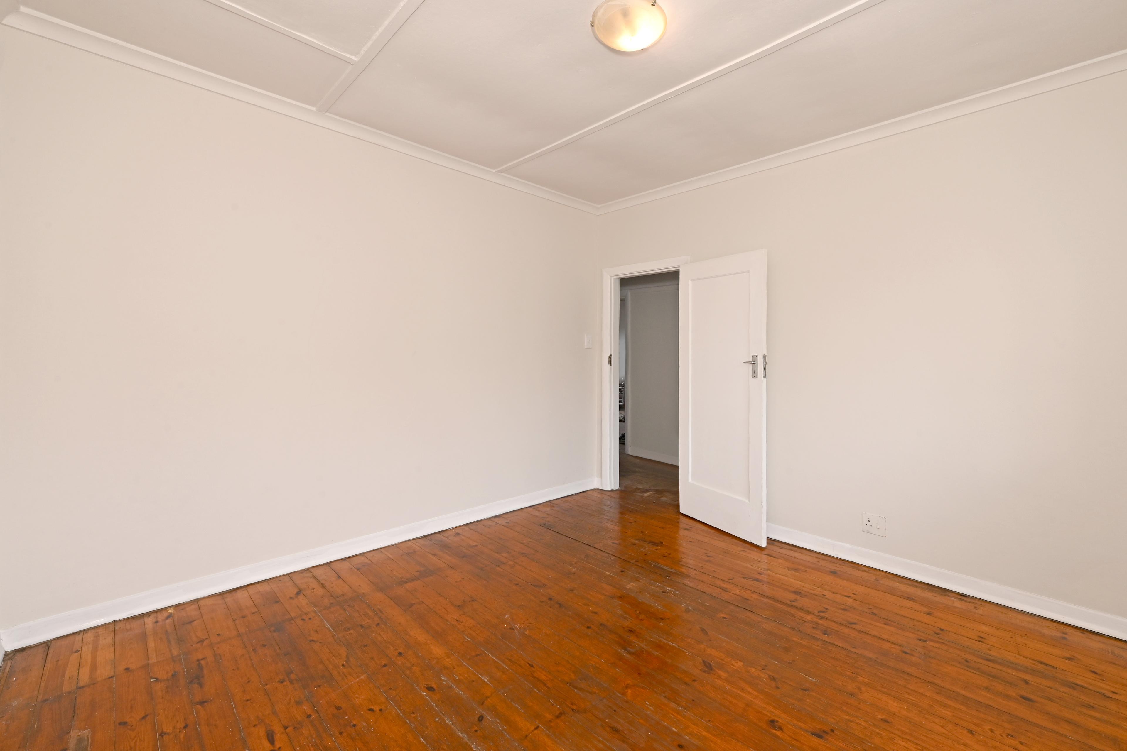 Image 4 of 6