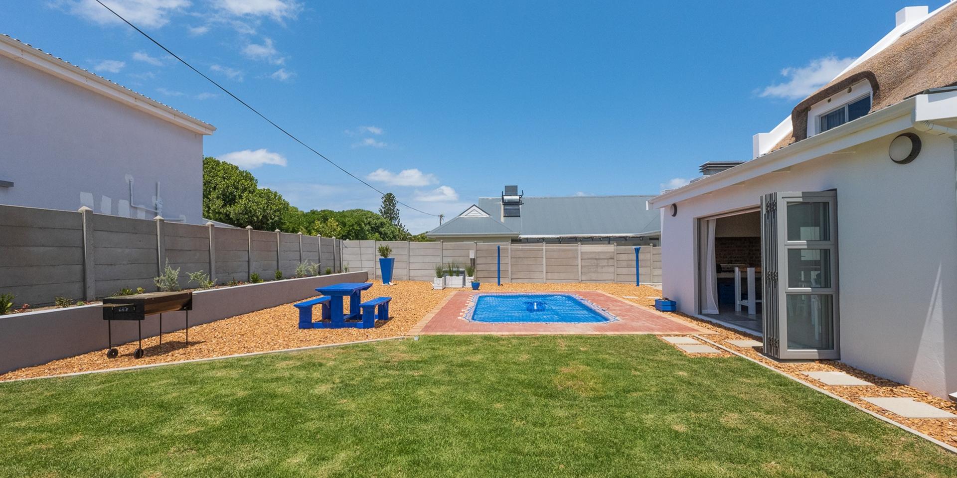 Image 2 of 6