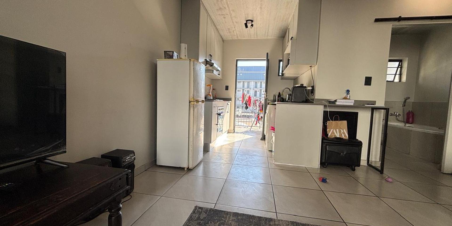 Image 2 of 6