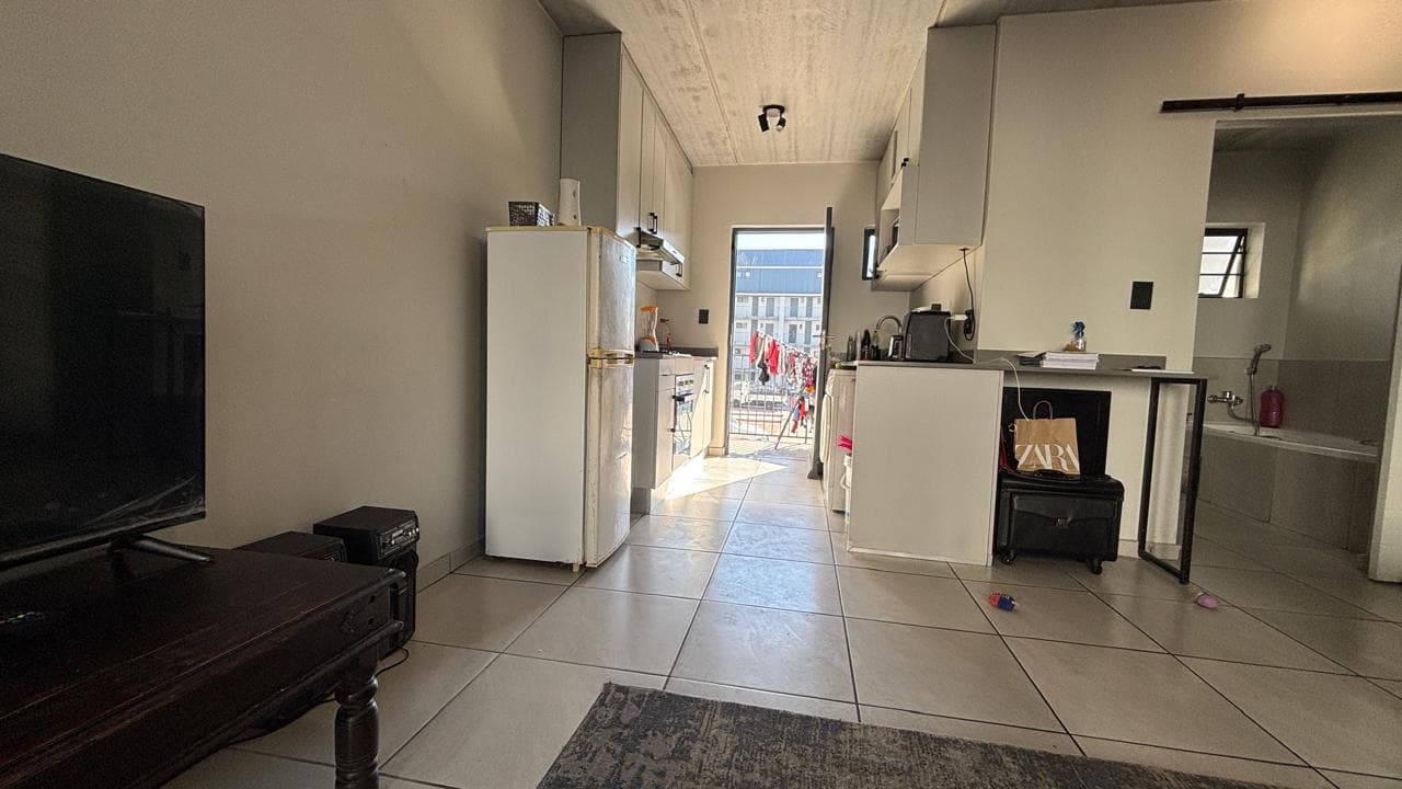 Image 2 of 6