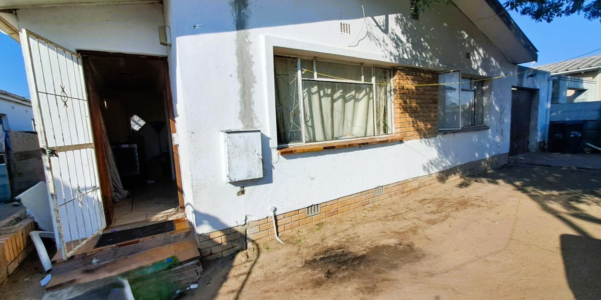 Image 4 of 6