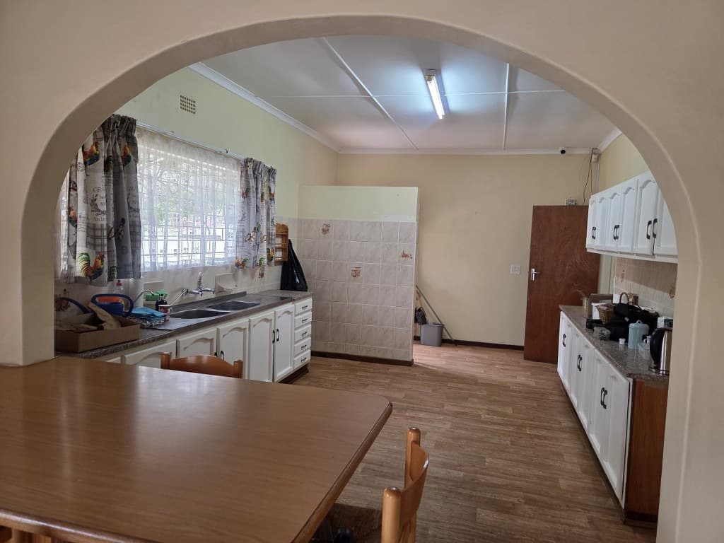 Image 2 of 6