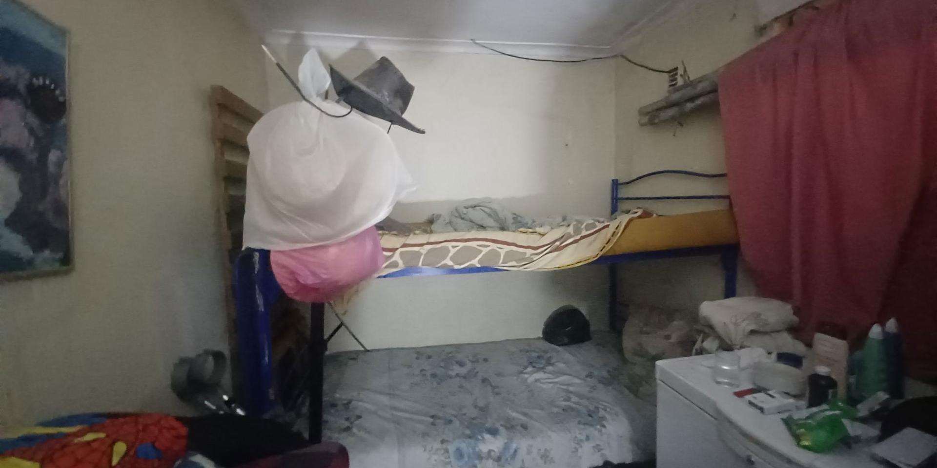 Image 4 of 6
