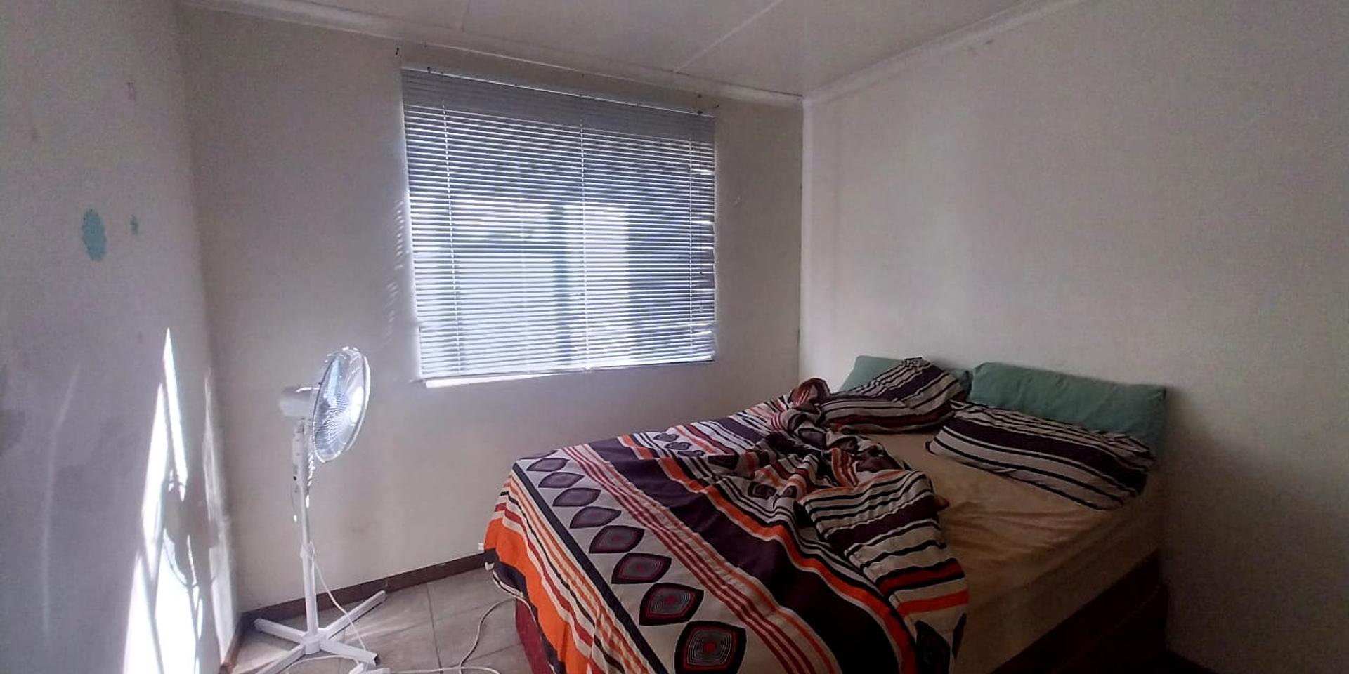 Image 2 of 6
