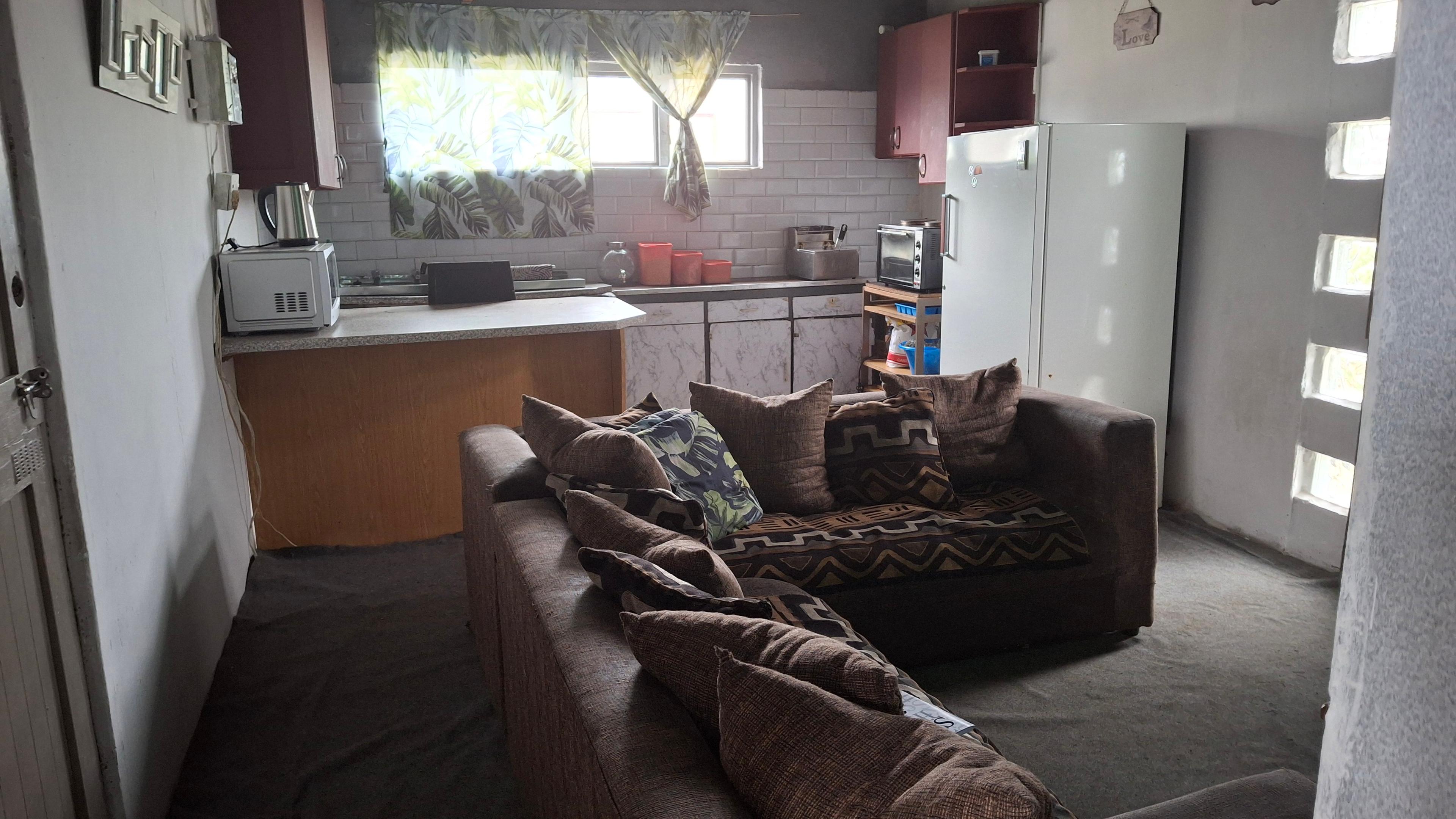 Image 4 of 6