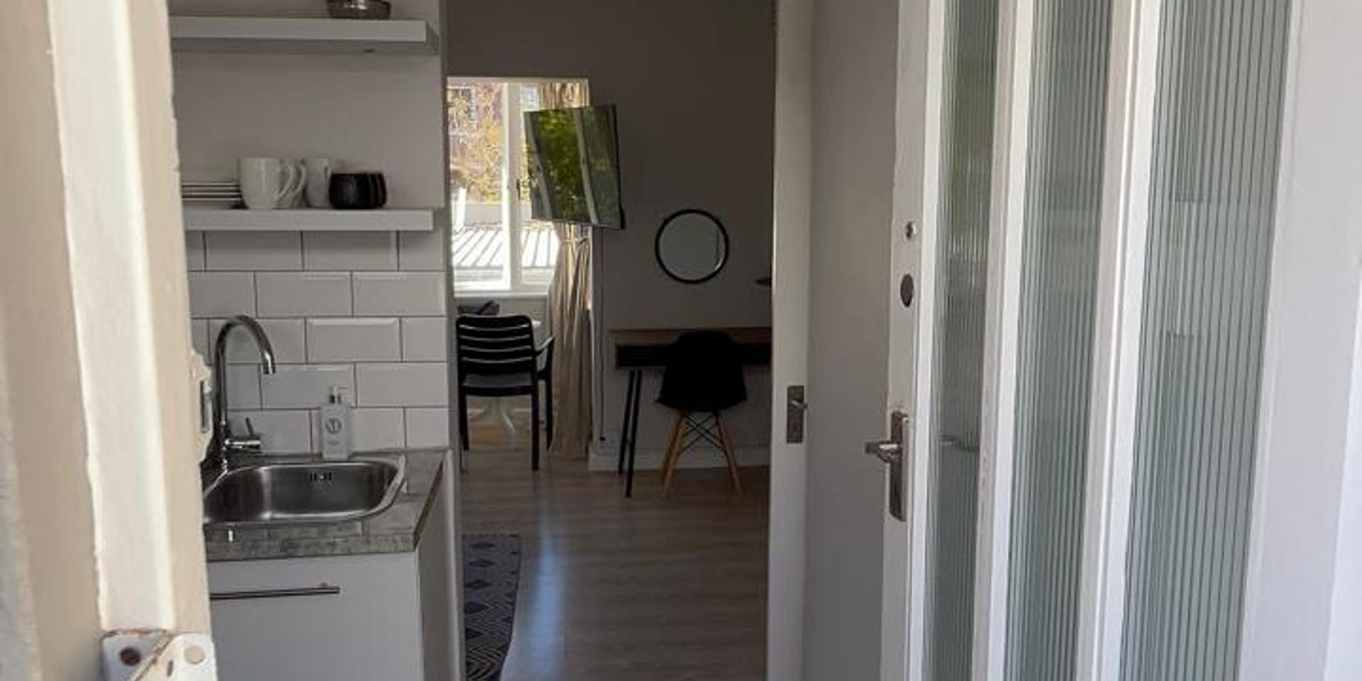 Image 4 of 6