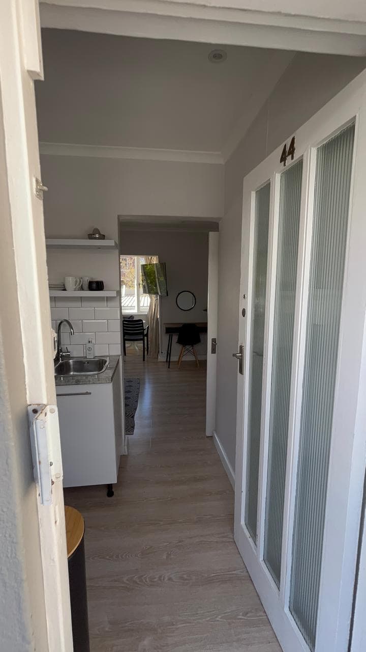 Image 4 of 6
