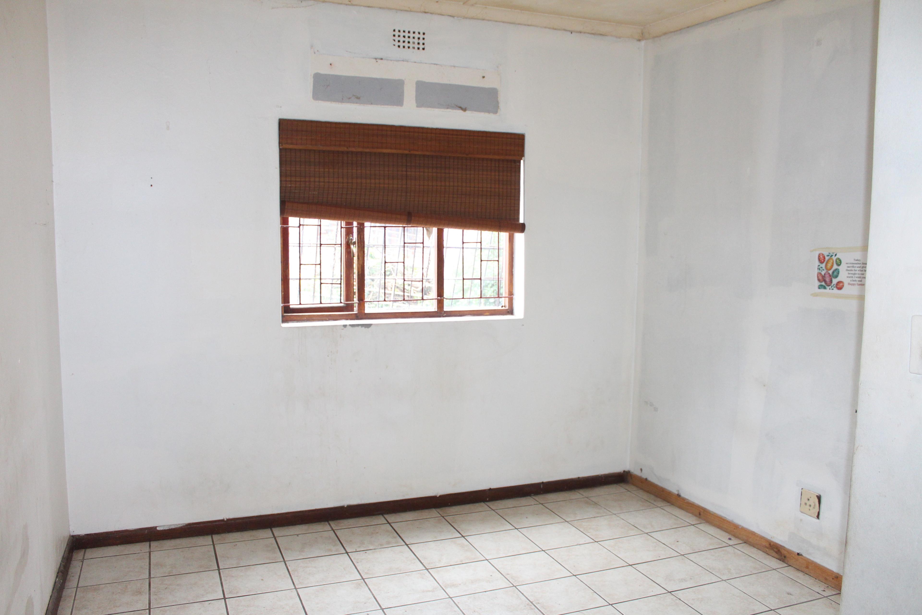 Image 4 of 6
