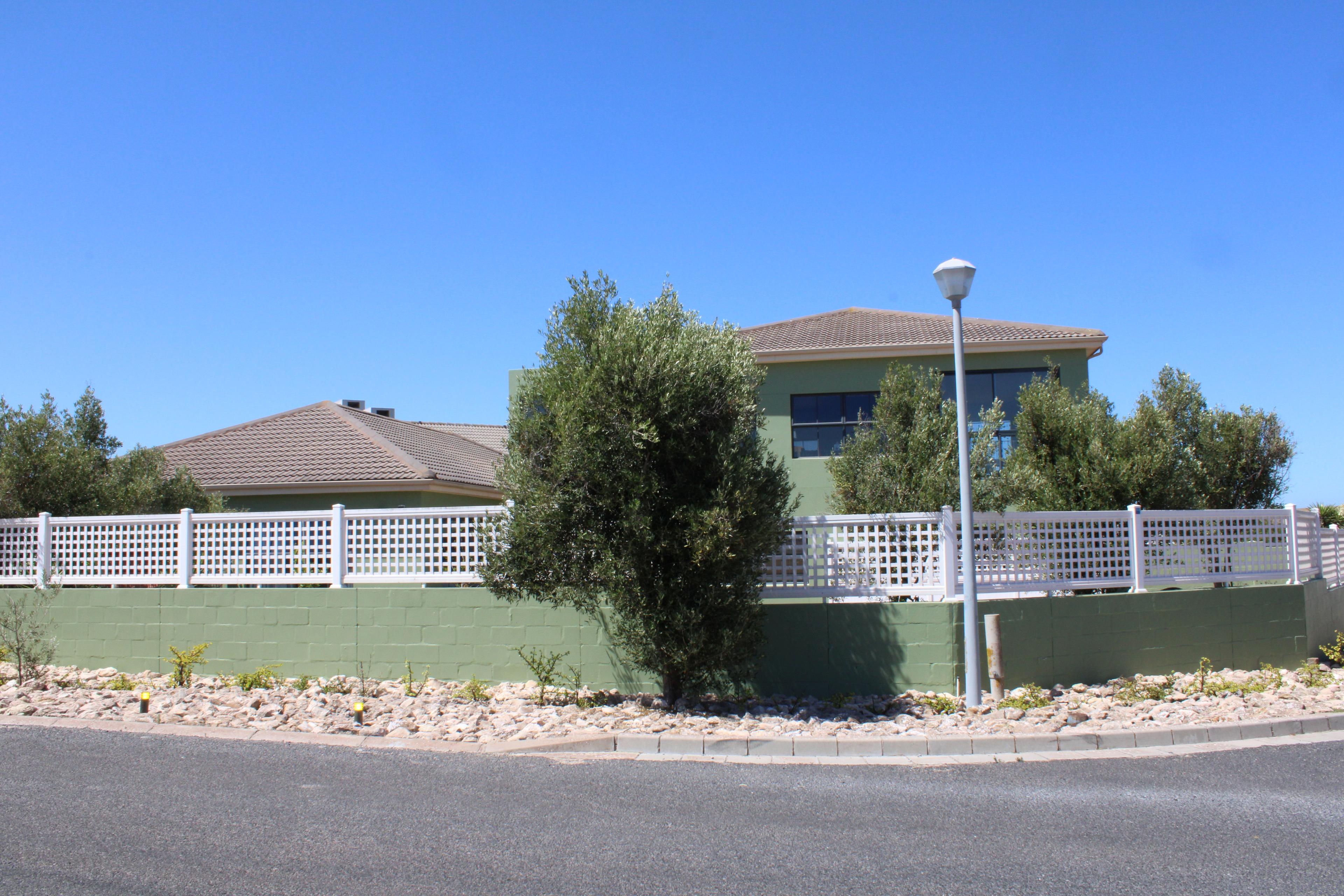 Image 4 of 6
