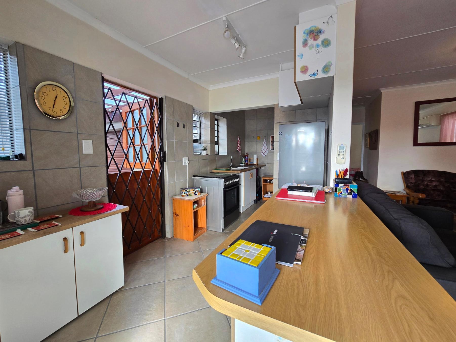 Image 4 of 6