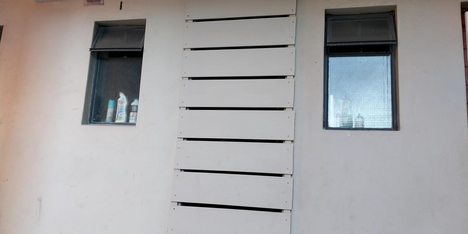 Image 2 of 6
