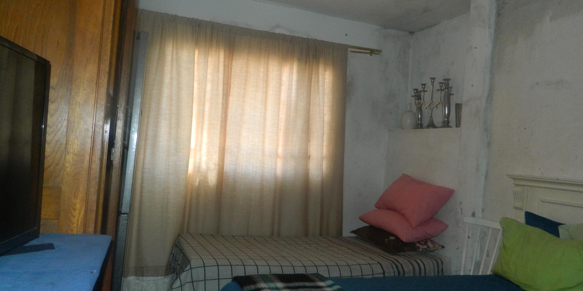 Image 4 of 6