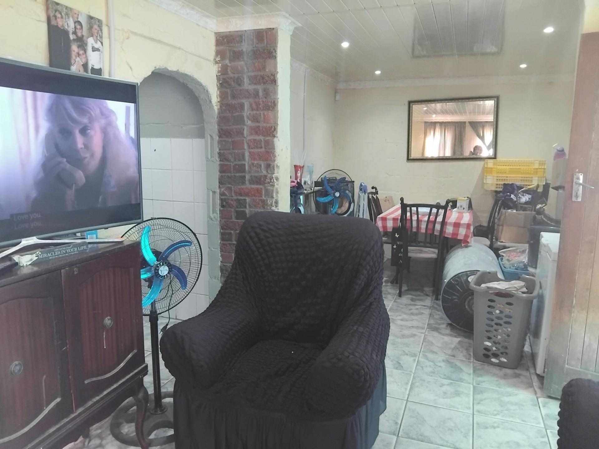 Image 4 of 6