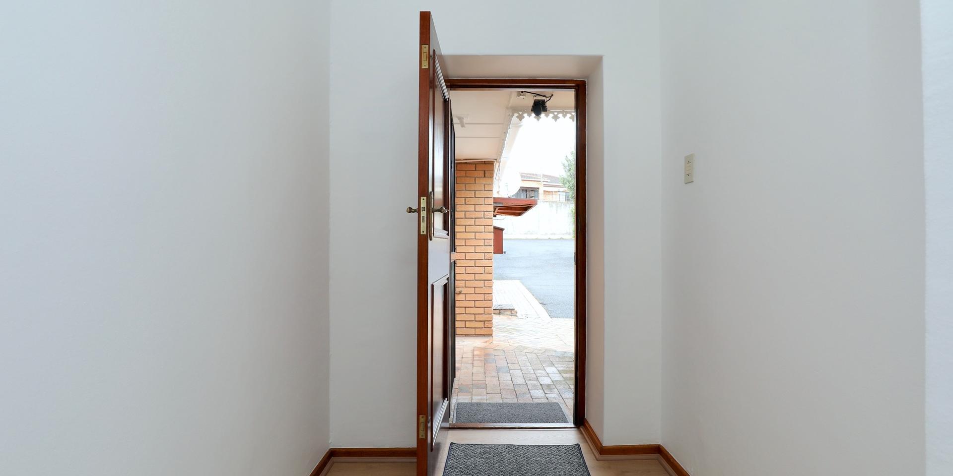 Image 3 of 6
