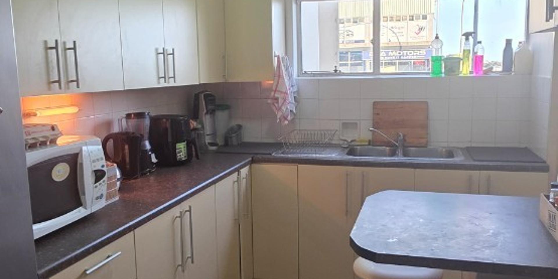 Image 4 of 6
