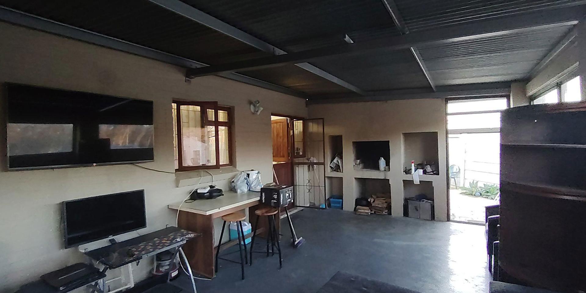 Image 4 of 6