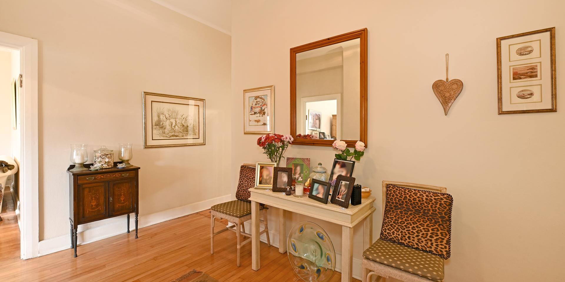 Image 2 of 6